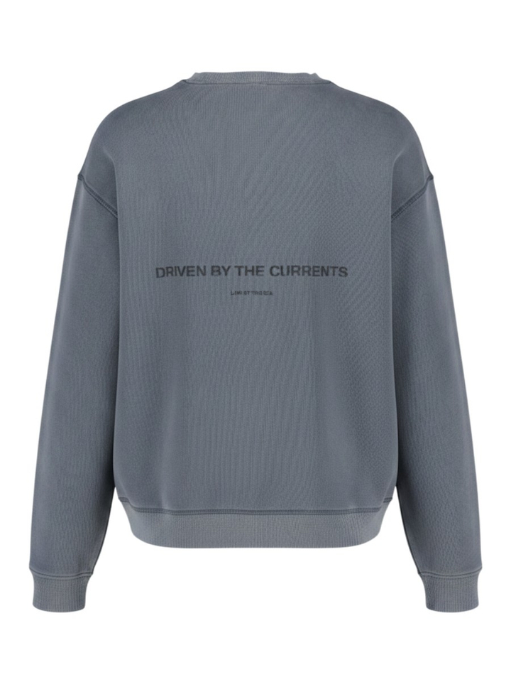Blauwe dyed sweater loose fit met fijne tekst Torria Law Of The Sea
