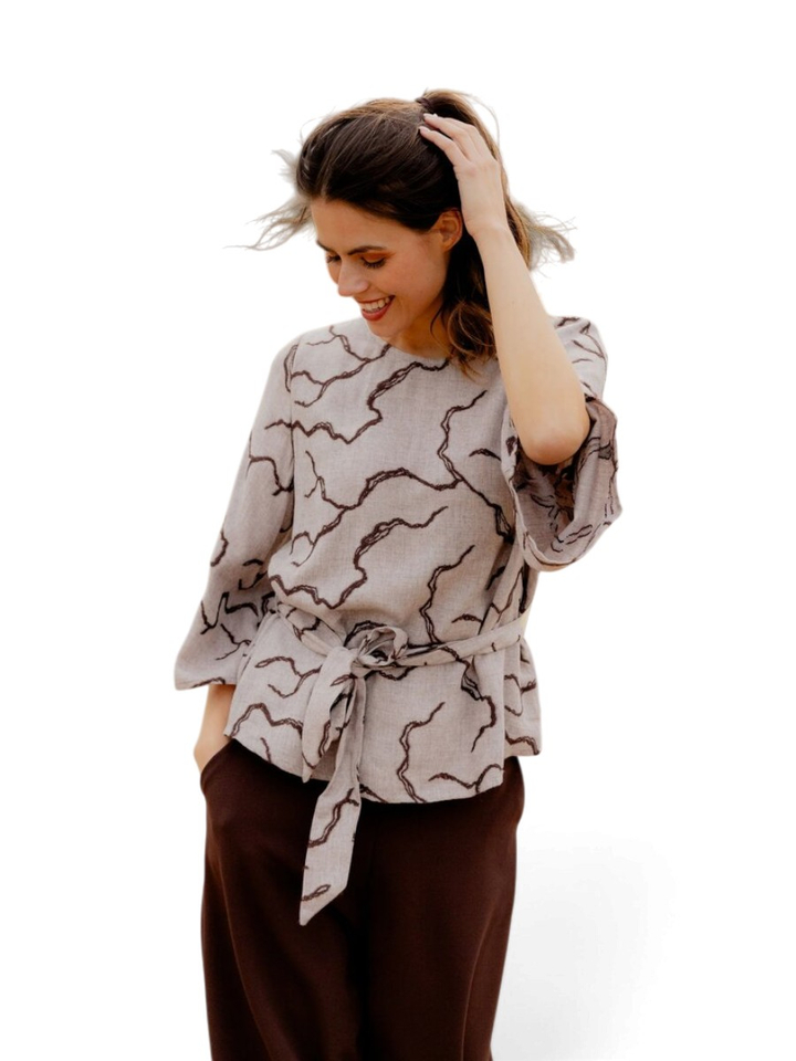 Lichtbruine blouse met print Signe Nature