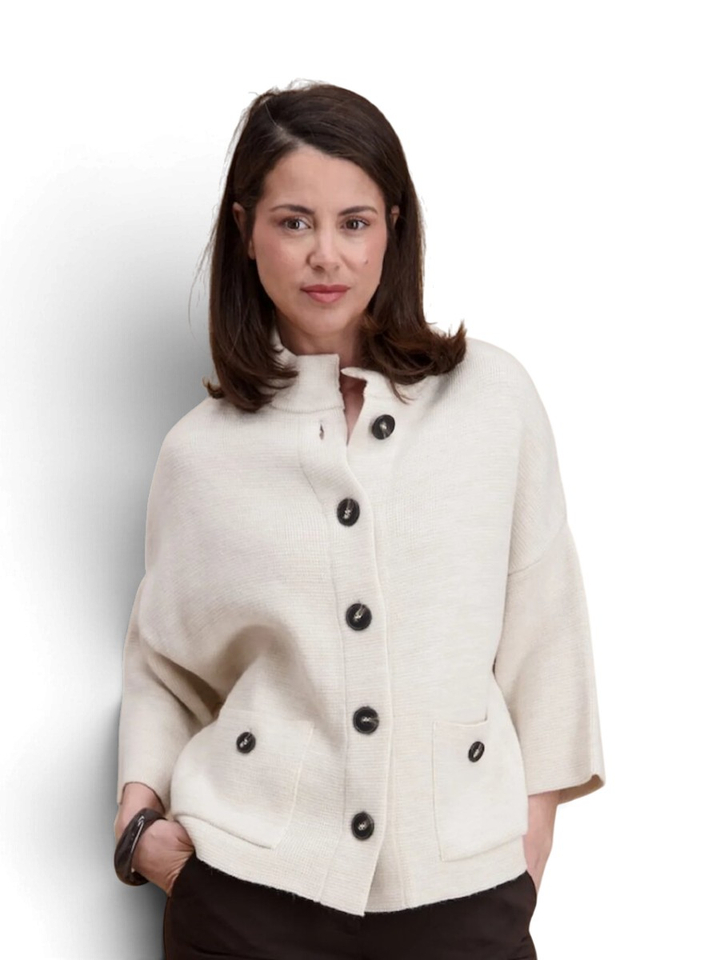 Beige gilet met grote bruine knopen Signe Nature