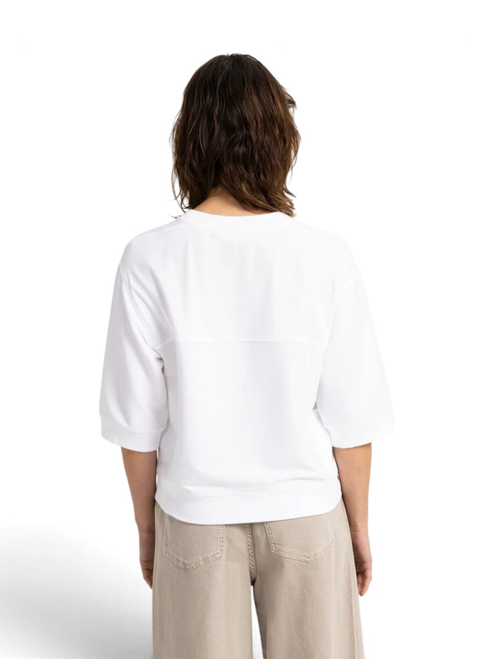 Witte t-shirt met brede ribgebreide boorden Yaya