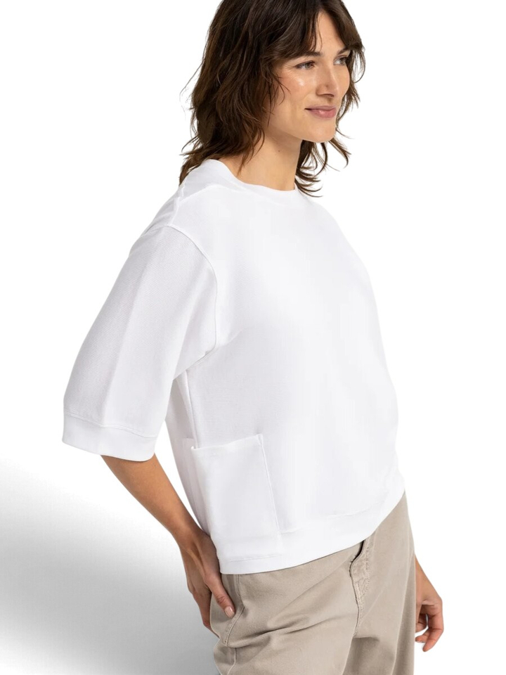 Witte t-shirt met brede ribgebreide boorden Yaya
