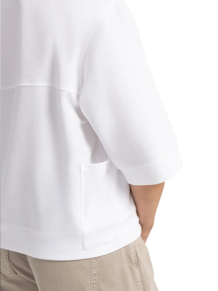 Witte t-shirt met brede ribgebreide boorden Yaya