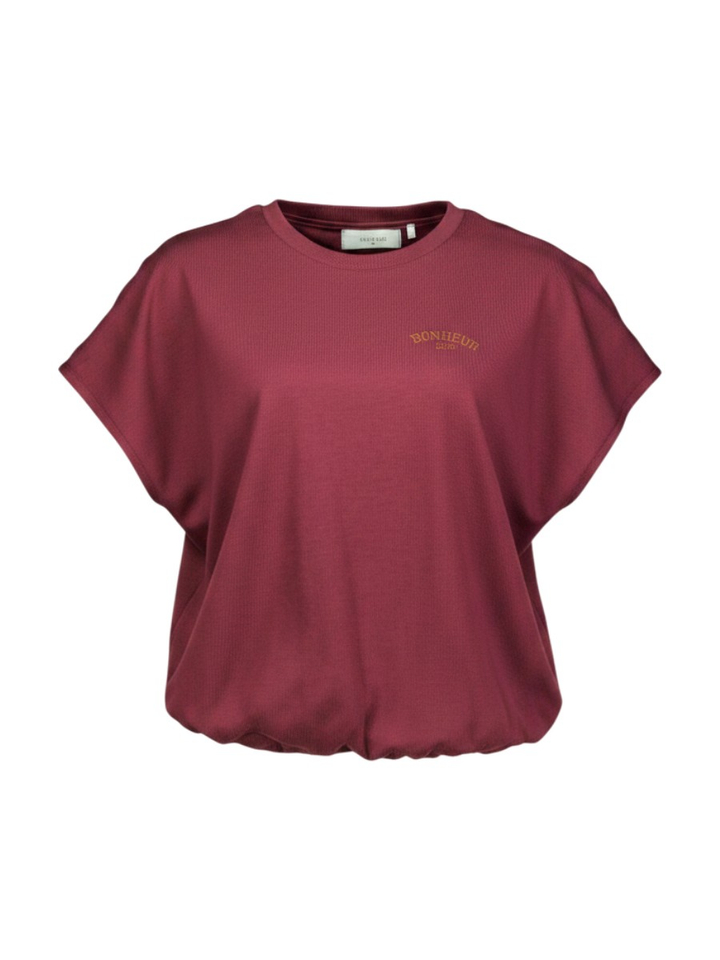 Bordeaux t-shirt met subtiele geborduurde borstprint Shanna Nukus