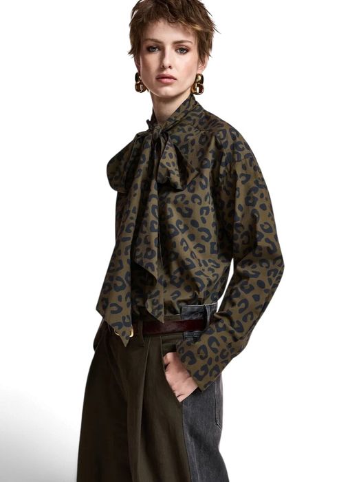 Khaki en marineblauwe blouse met luipaardprint en strik Khaleesi Essentiel