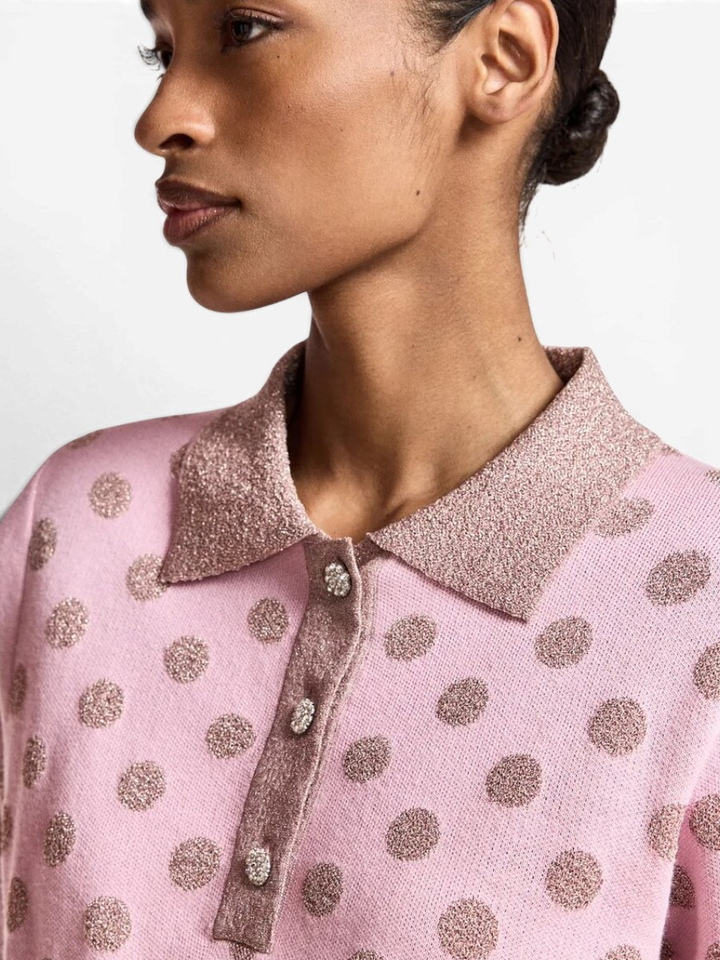 Oudroze en mauve polo met stippen en zilveren knopen Krab Essentiel