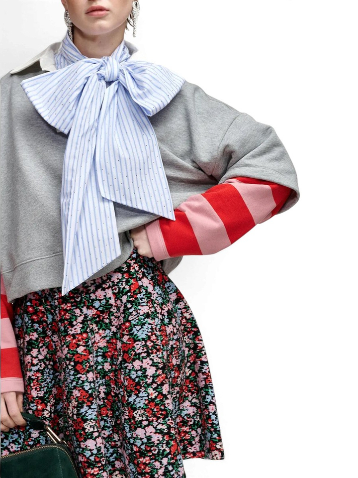 Grijs sweatshirt met rode en roze gestreepte mouwen Kantelou Essentiel