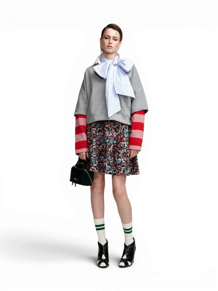Grijs sweatshirt met rode en roze gestreepte mouwen Kantelou Essentiel