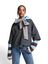 Donkergrijs sweatshirt met laagjes en bruine en blauwe gestreepte mouwen Kantelou Essentiel 