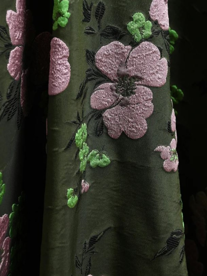 Kaki, lichtroze en groene midi-cirkelrok in bloemenjacquard Kathyanne Essentiel 