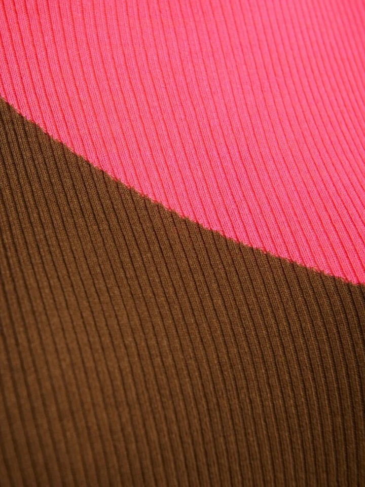Bruine met roze pull met rolkraag KONCERT Essentiel