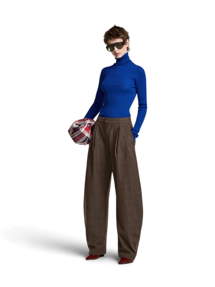 Blauwe wollen aansluitende pull met rolkraag in ribbel Kelmuse Essentiel