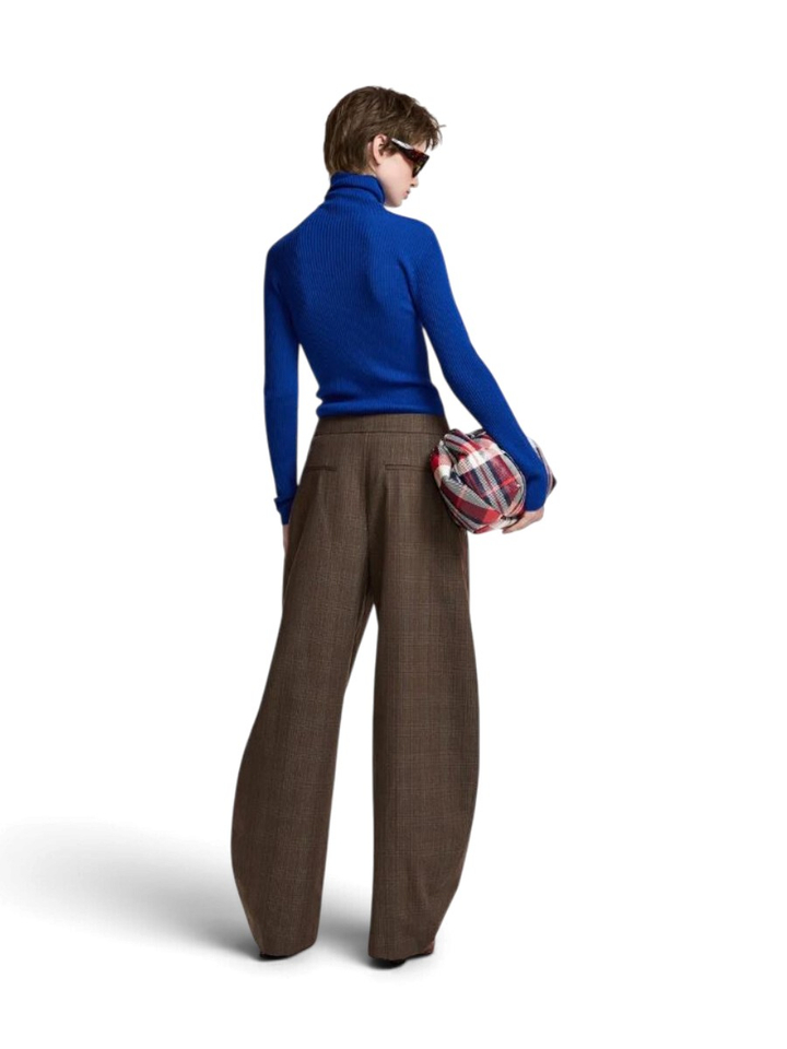 Blauwe wollen aansluitende pull met rolkraag in ribbel Kelmuse Essentiel