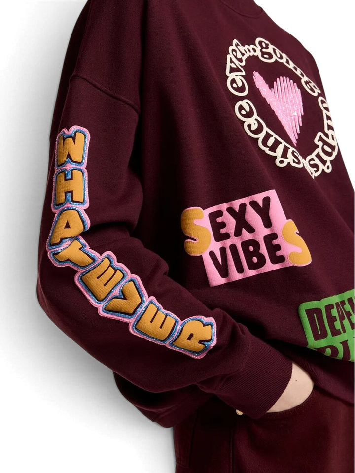 Bordeaux sweater met veelkleurige grafische prints Kampus Essentiel