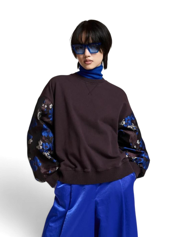Bordeaux sweater met geborduurde wijde bloemenmouwen Kueer Essentiel