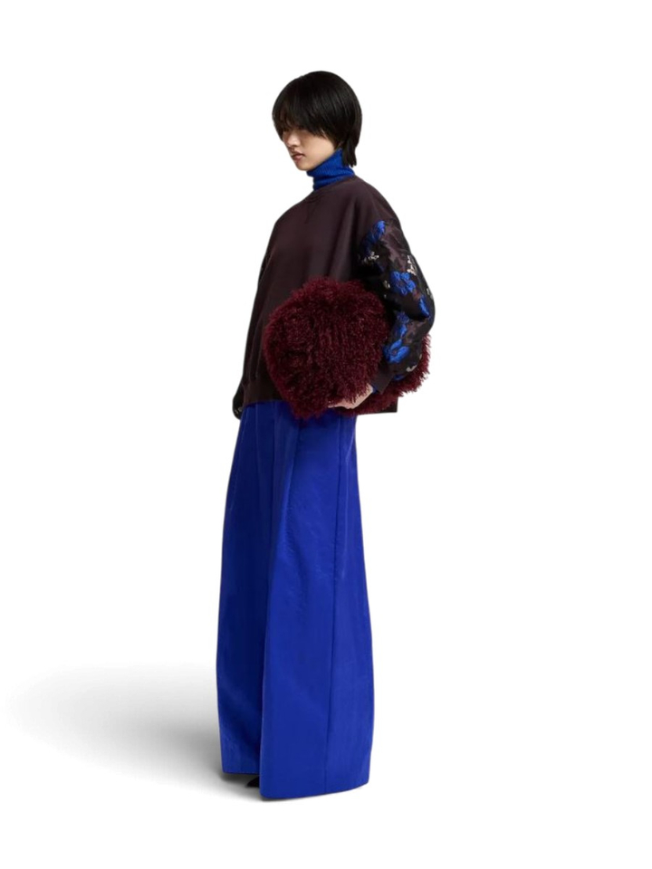 Bordeaux sweater met geborduurde wijde bloemenmouwen Kueer Essentiel