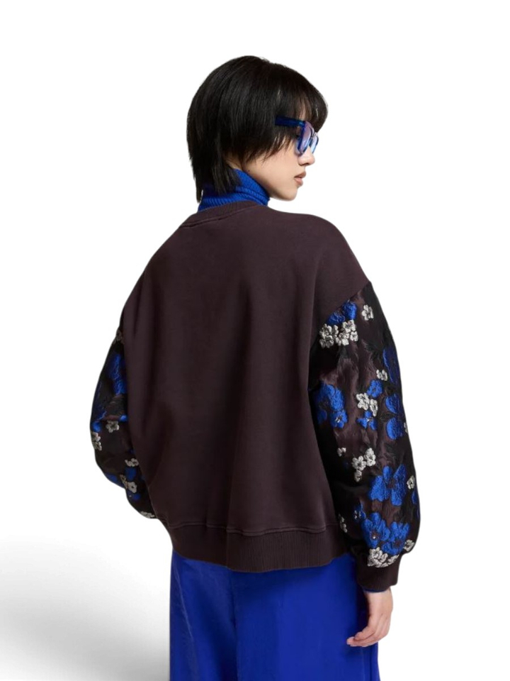 Bordeaux sweater met geborduurde wijde bloemenmouwen Kueer Essentiel