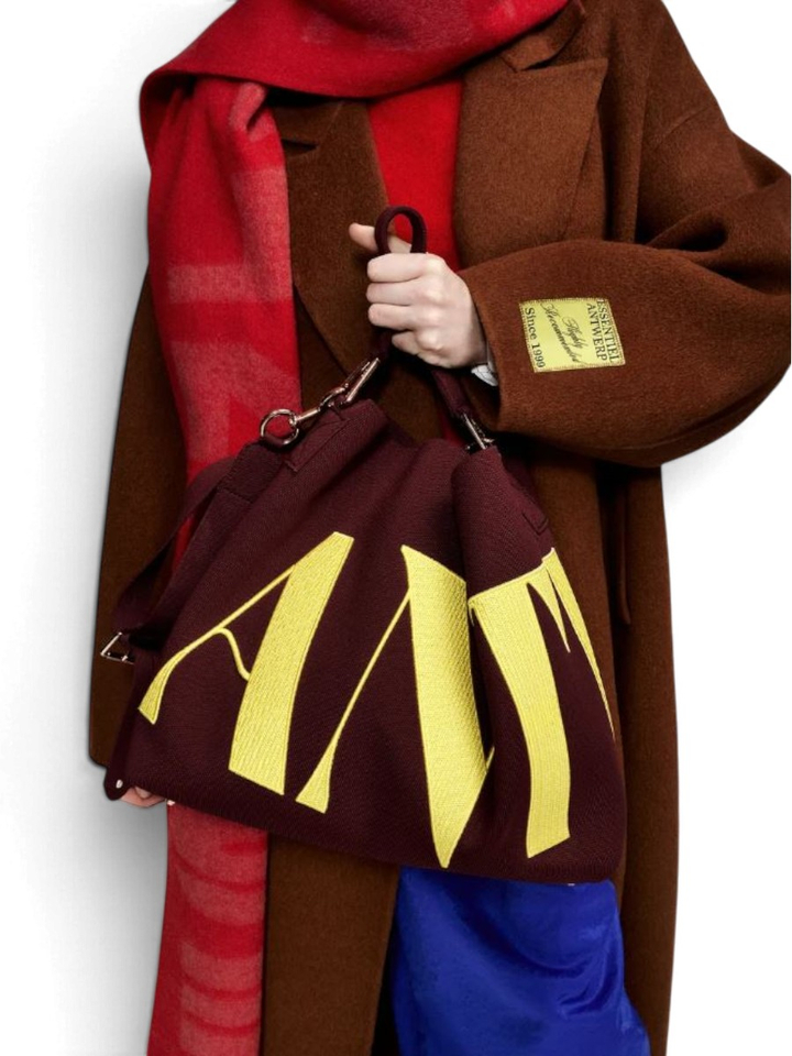 Bruine en gele shopper met geborduurd Antwerp-logo Karrol Essentiel 