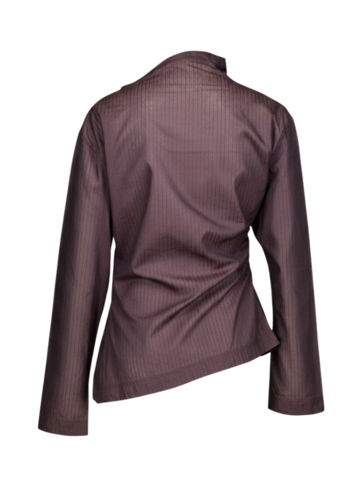 Donkerbruine fijn gestreepte getailleerde blouse met opstaande kraag en knoopdetail Lana Soeur