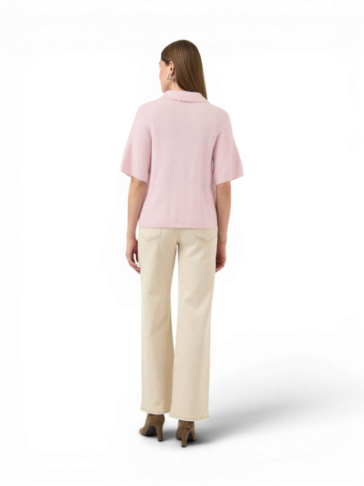 Roze pull met detail op de kraag Yasdura YAS