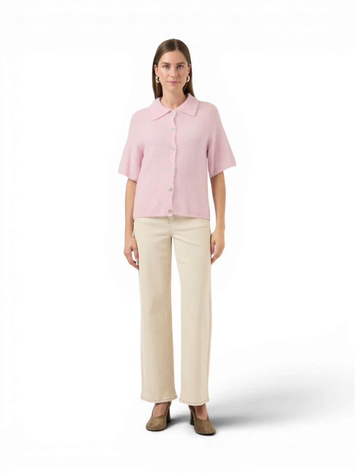 Roze pull met detail op de kraag Yasdura YAS