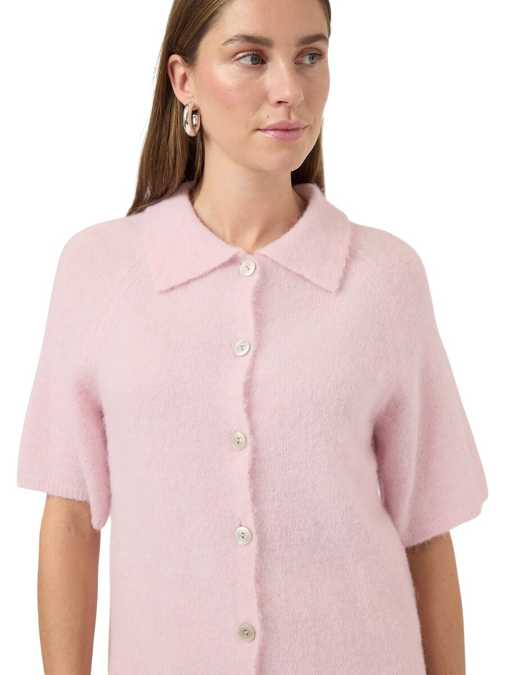 Roze pull met detail op de kraag Yasdura YAS