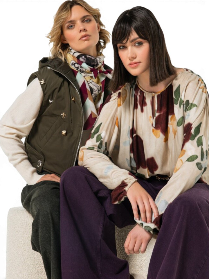 Beige bloes met bloemenprint Caroline Biss 