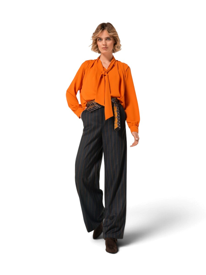 Donker gestreepte losse broek met sjaal Caroline Biss 