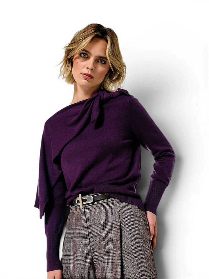 Paarse pull met sierstrik en overslagdetail Caroline Biss