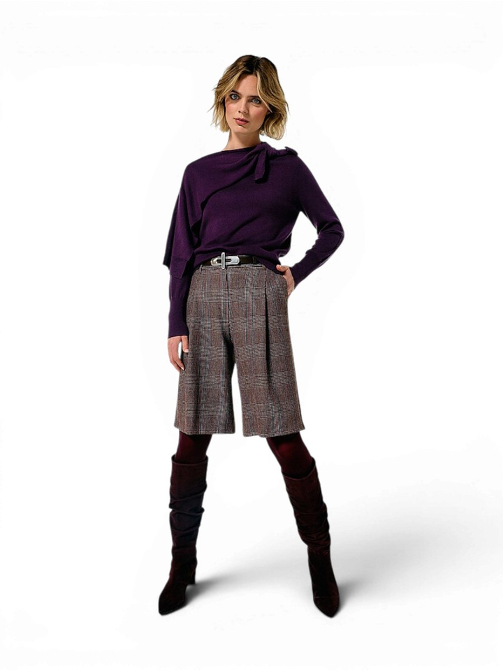 Paarse pull met sierstrik en overslagdetail Caroline Biss