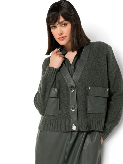 Groene korte cardigan met vegan leather details Caroline Biss