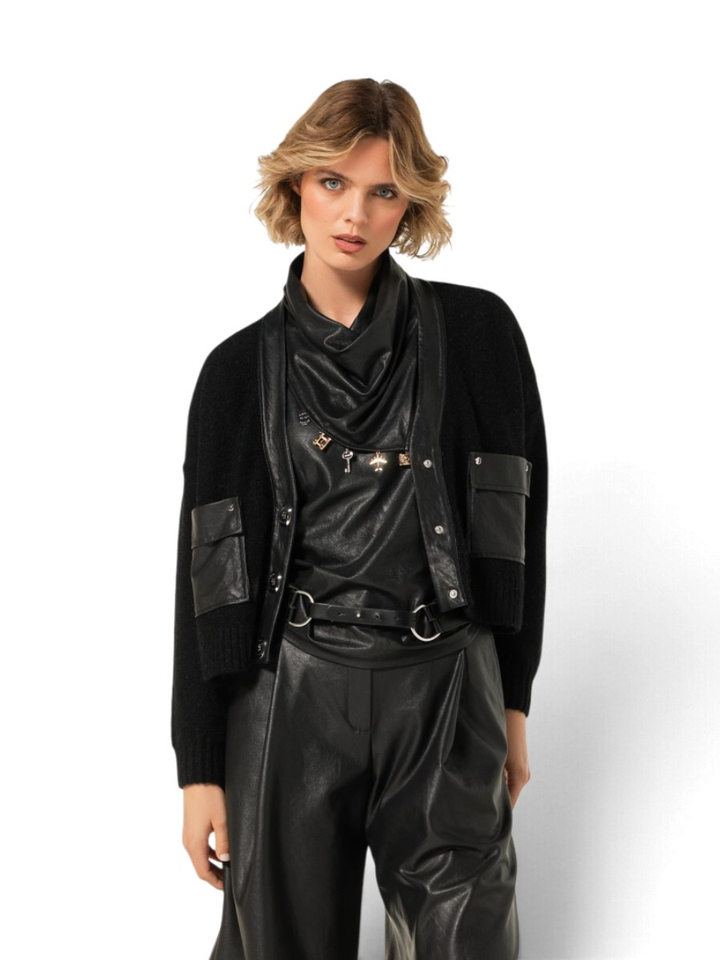 Zwarte korte cardigan met vegan leather details Caroline Biss 