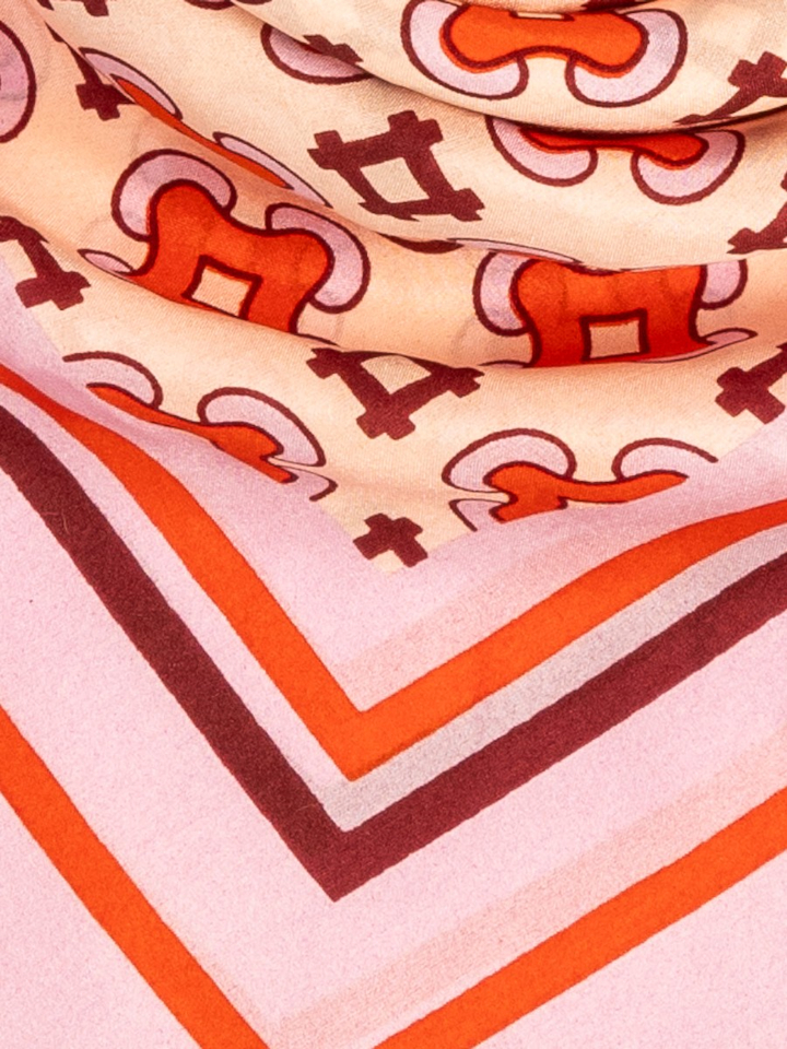 Vierkante roze zijden sjaal met print Caroline Biss