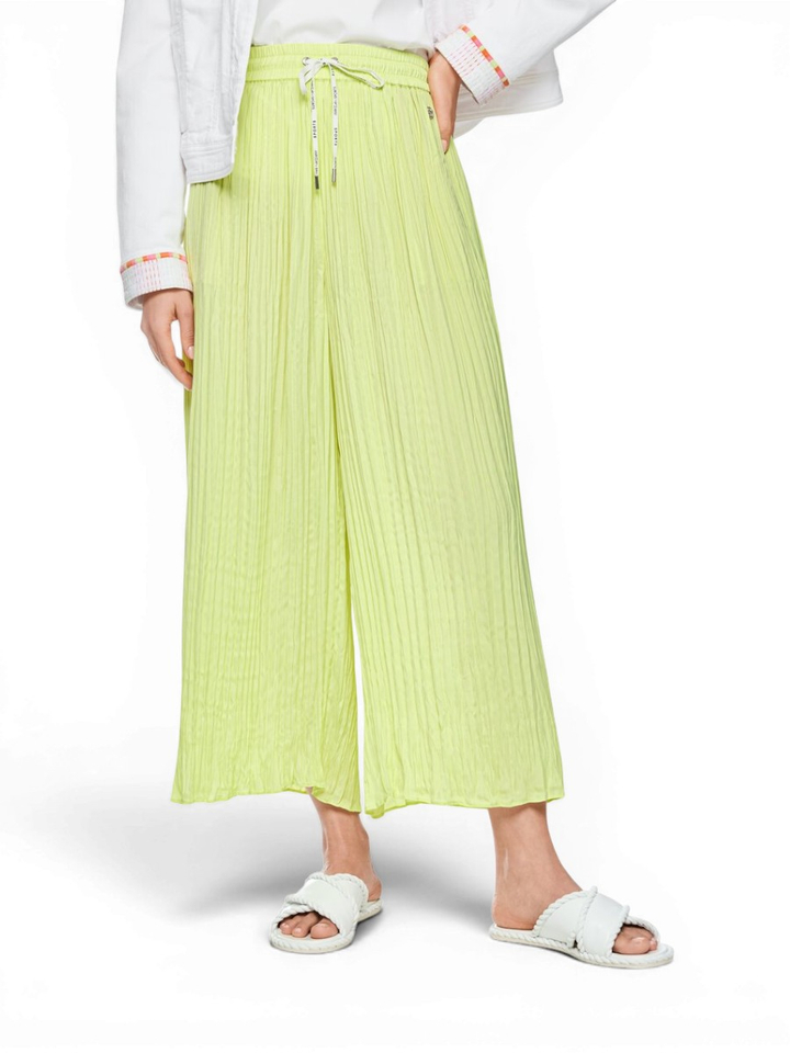 Gele soepelvallende broek met plooi en elastiek Marccain Sport 