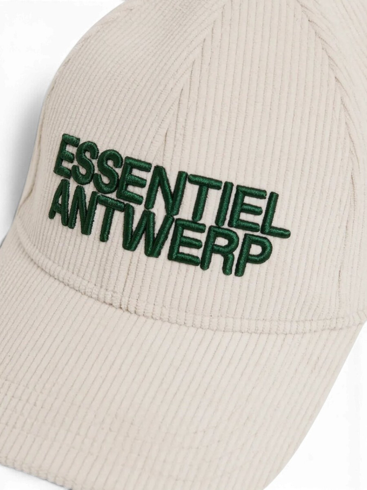 Gebroken witte geribbelde pet met donkergroen logo Kainor Essentiel