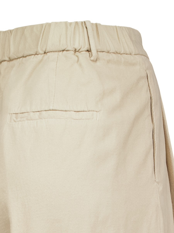 Zandkleurige wijde broek met bandplooi Pomandere