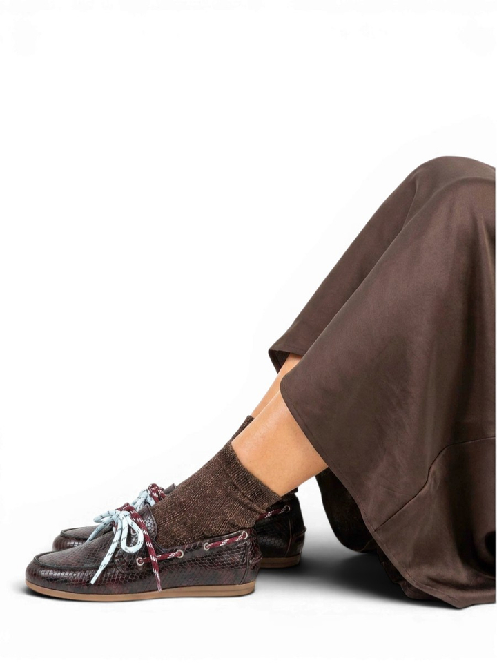 Bordeaux lederen loafers in slangenprint Moc Kirruna