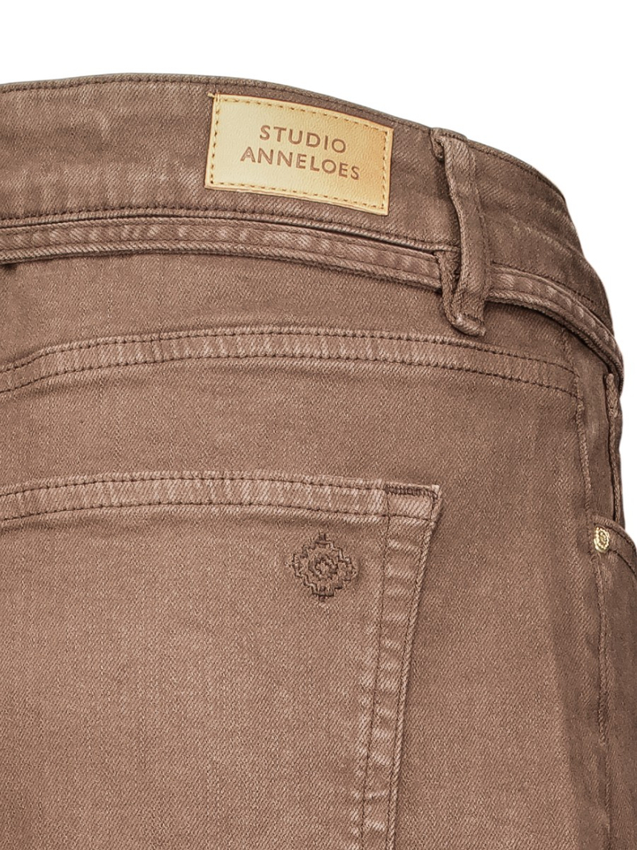 Bruine jeans met bijpassende denim ceinture BABET Studio Anneloes