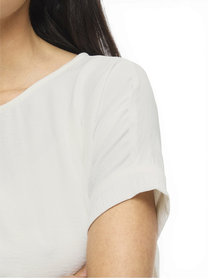 Witte bloes Vijosa Vila 