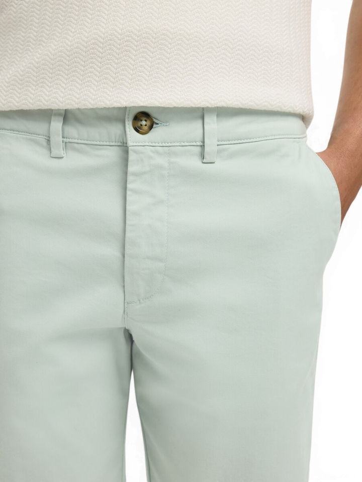 Lichtgroene short Selected