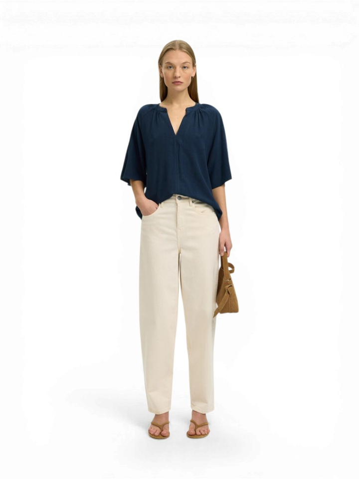 Donkerblauwe blouse met V-hals Selected 