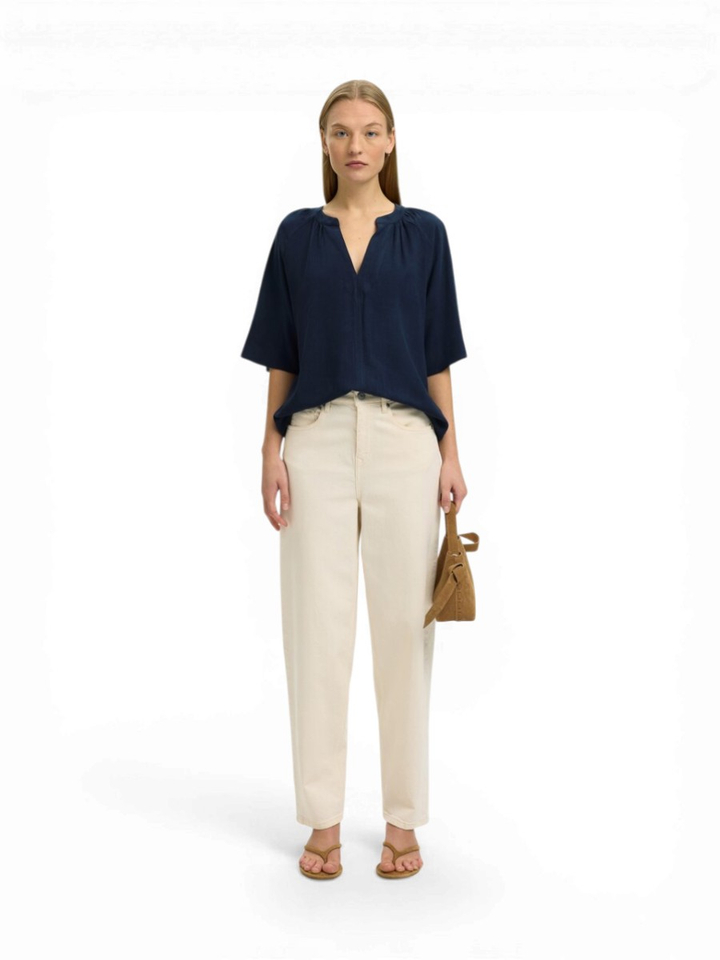 Donkerblauwe blouse met V-hals Selected 