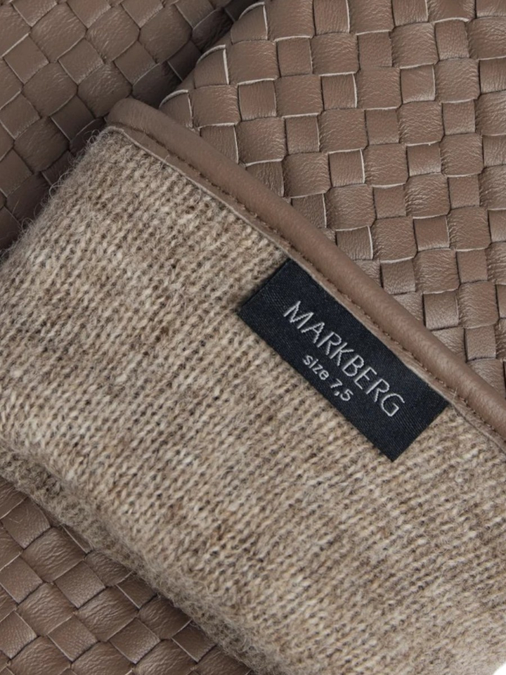 Bruine handschoenen in lederlook  Melia Glove Weave Markberg 