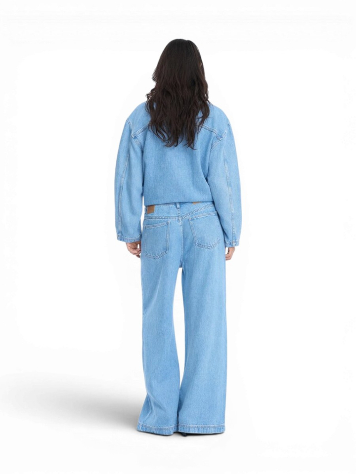 Lichtblauwe losvallende wijde broek in jeanslook Obey Munthe 