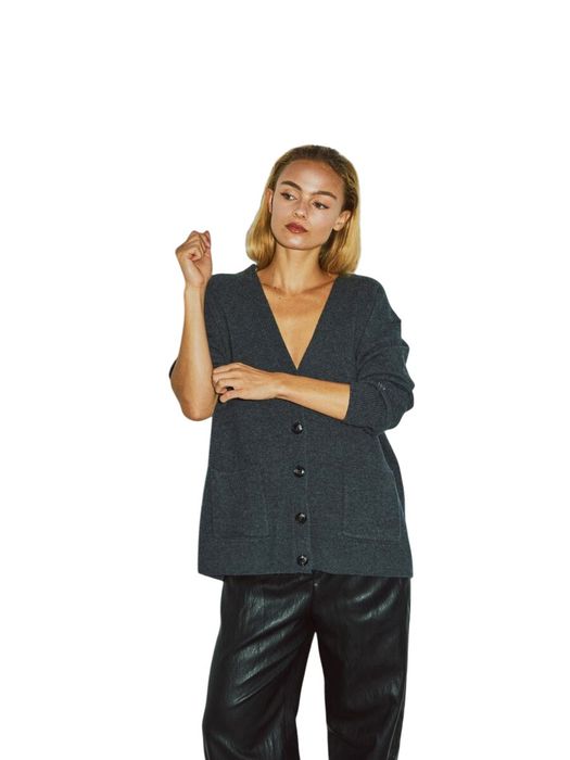 Donkergrijze wollen cardigan met zakken vooraan Camilla Withblack