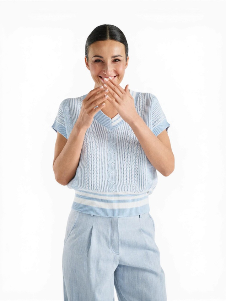 Lichtblauwe gebreide trui met korte mouwen Marie Mero 