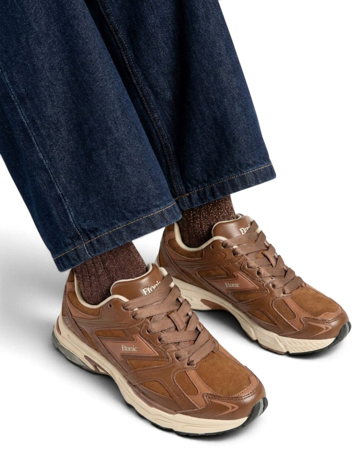 Caramel kleurige lage sneakers Etonic