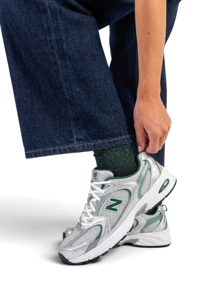 Zilver sneakers met groene details U530 New Balance