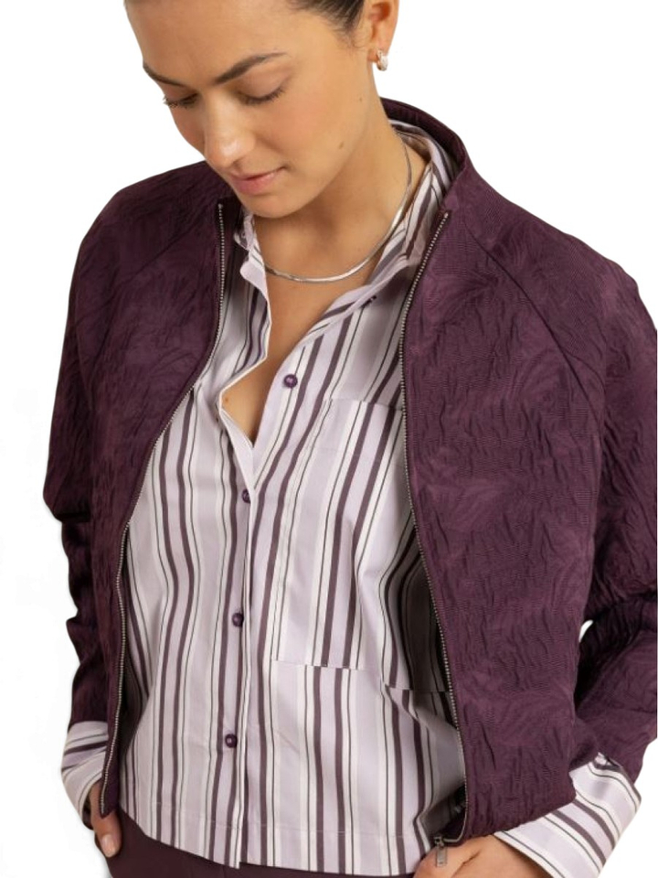 Mels bomber jas in het aubergine van Studio Anneloes