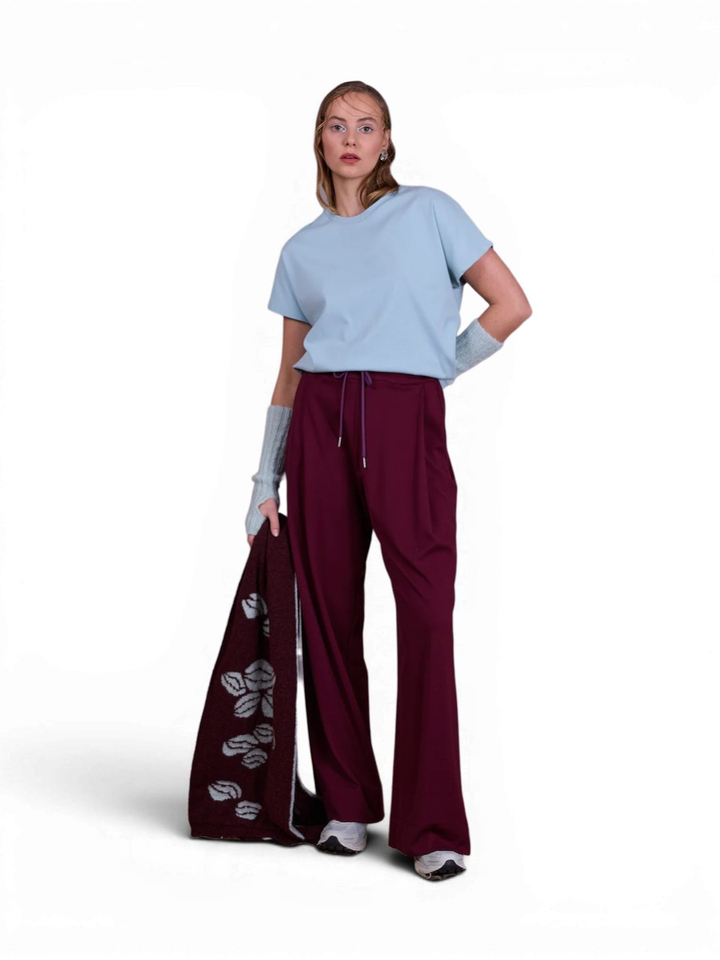 Bordeaux wijde broek met bandplooi in sweater stof Geano Nathalie Vleeschouwer