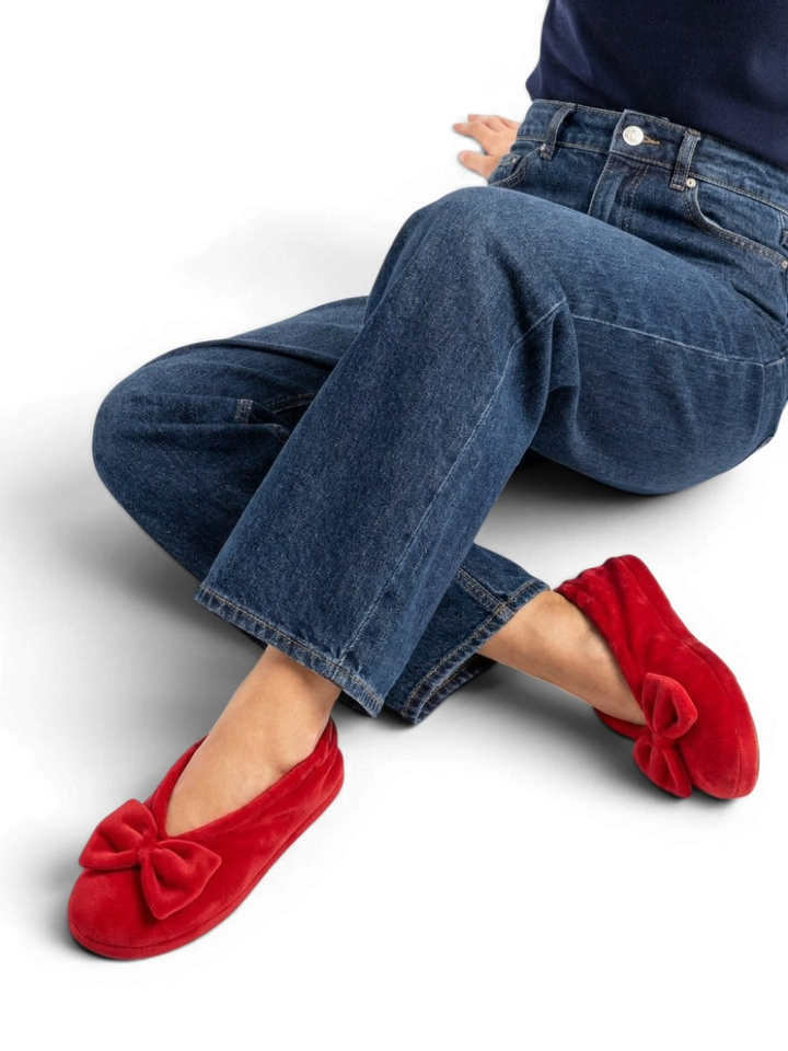 Rode pantoffels met strikdetail Isotoner
